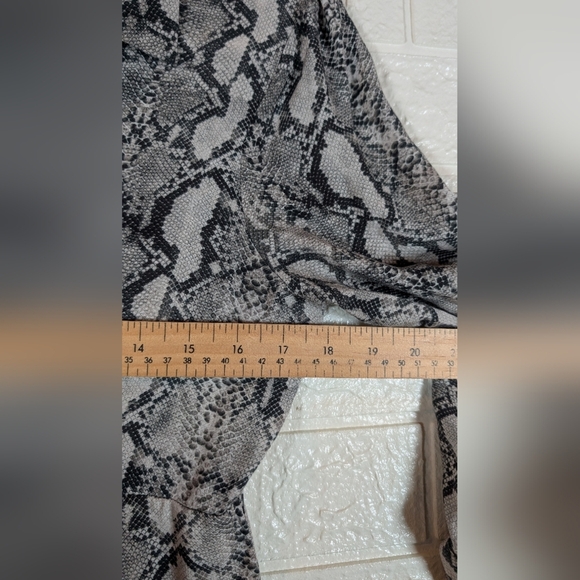 Zara Elegant Black and Gray Snake Print Dress - Picture 6 of 6